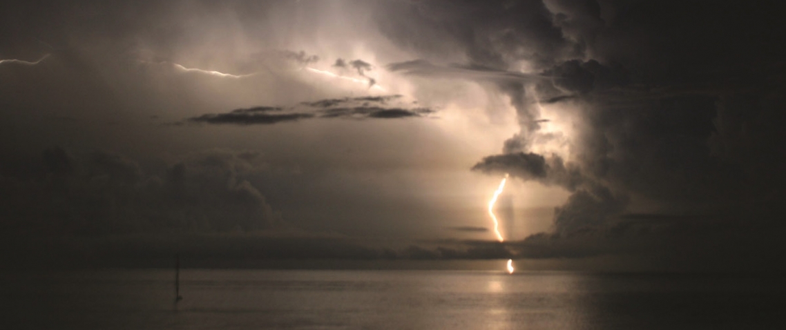 El relampago del Catatumbo sobre el Lago de Maracaibo 